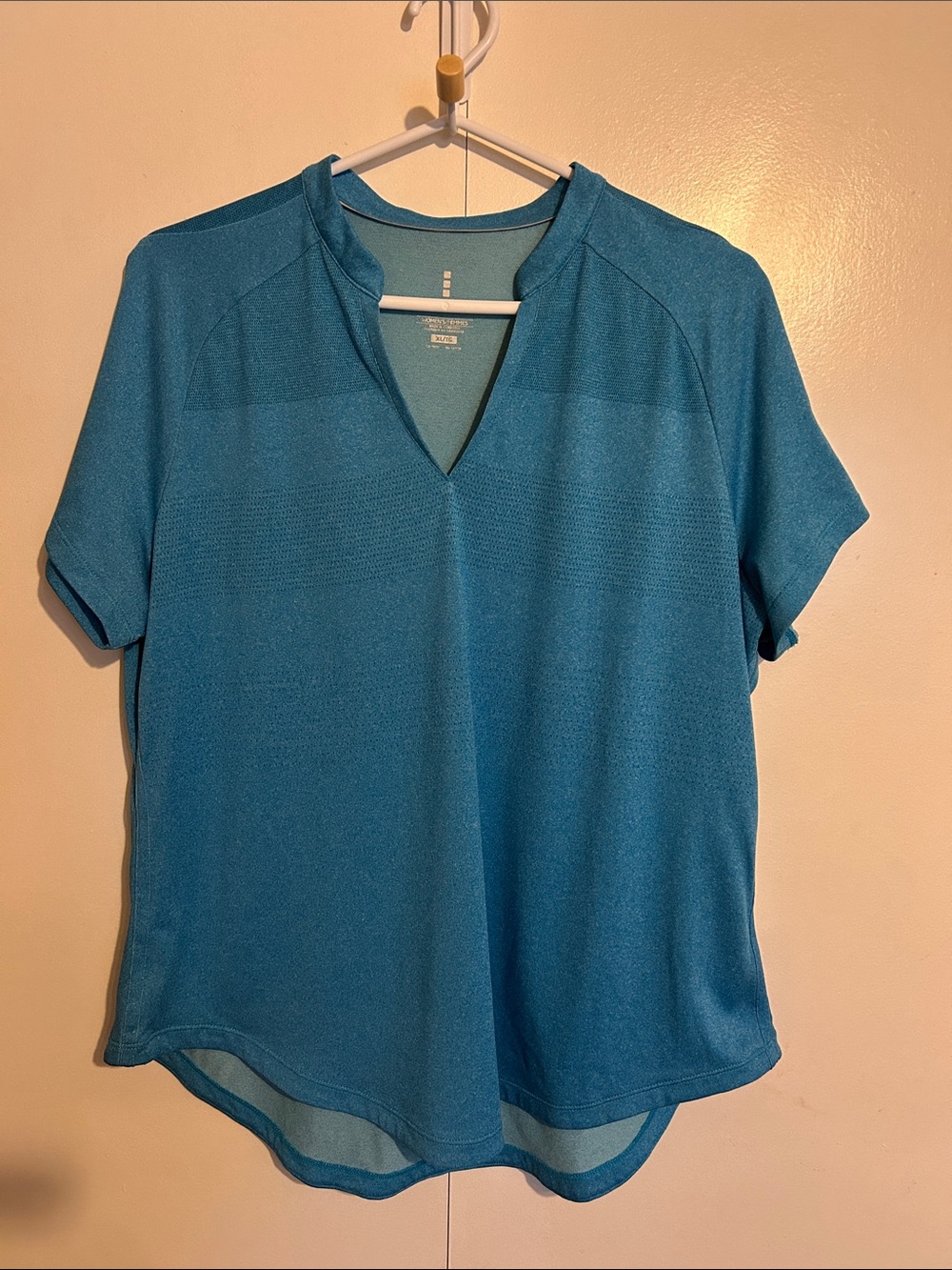 Lightweight Blue Heather ELEVATE Split V Neck Short Sleeve Curved Shirttail Tee.